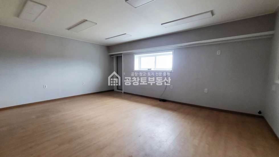 경기 화성만세구 향남읍 구문천리 향남읍 단독공장 130평 • 내부사무실 • 호이스트완비 매매 매물번호 10335 사진 5