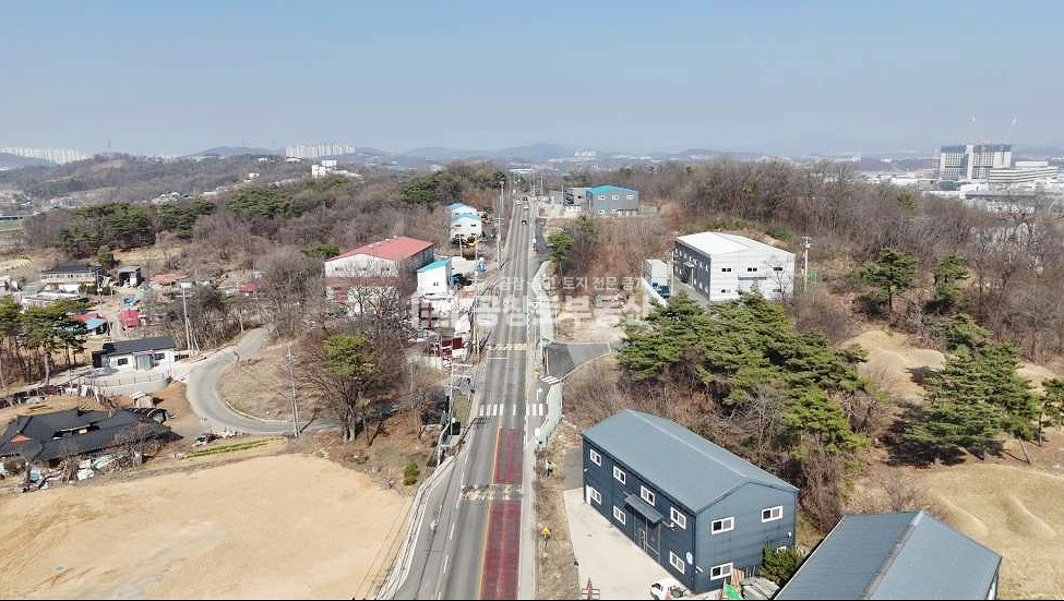 경기 화성만세구 남양읍 장덕리 1동 남양읍 75평 소형공장 매매 • 대형차량 진입가능 • 국도변 광고효과 매매 매물번호 10433 사진 3