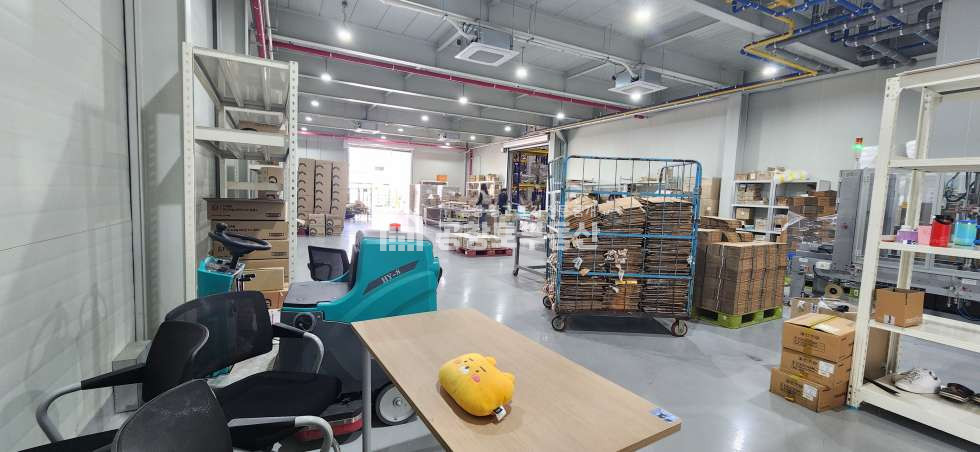 경기 화성만세구 향남읍 요리 A,B동 국도변 대형 창고 건물 건물 900평 2개동 ,신축 쾌적 , 층고 높고 고전력 290KW 매매 매물번호 10468 사진 4