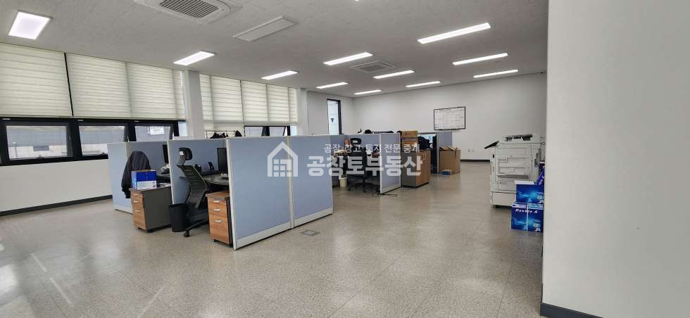 경기 화성만세구 향남읍 요리 A,B동 국도변 대형 창고 건물 건물 900평 2개동 ,신축 쾌적 , 층고 높고 고전력 290KW 매매 매물번호 10468 사진 8