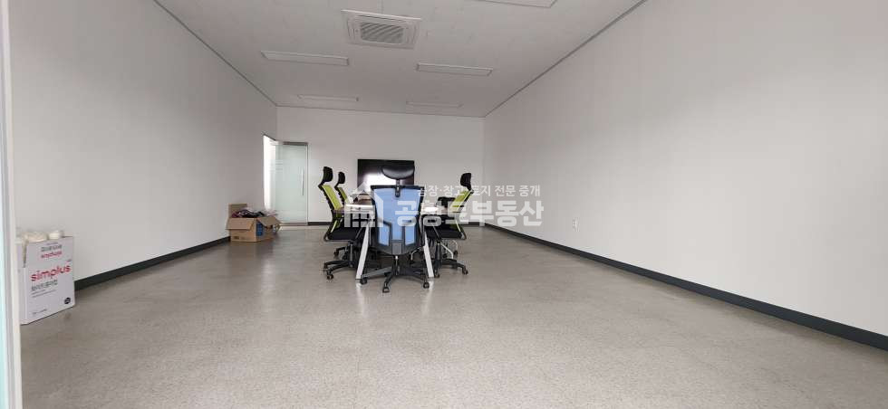 경기 화성만세구 향남읍 요리 A,B동 국도변 대형 창고 건물 건물 900평 2개동 ,신축 쾌적 , 층고 높고 고전력 290KW 매매 매물번호 10468 사진 9