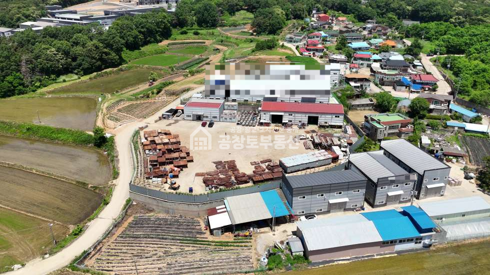 경기 화성만세구 향남읍 수직리 1,2동 2,000평대 넓은 부지 + 진짜넓은 마당 + 호이스트 3기 구성 매매 매물번호 10601 사진 1