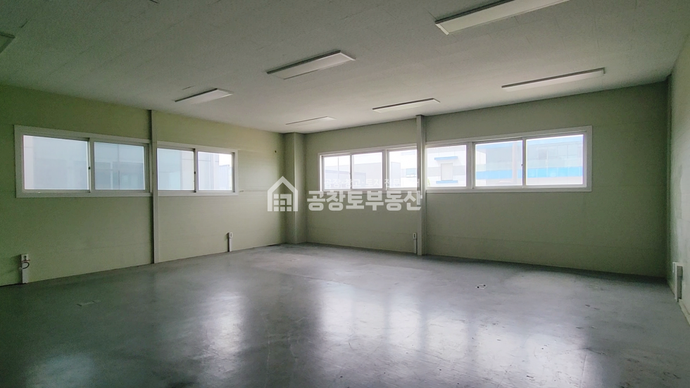 경기 화성만세구 마도면 청원리 가동 공창토 임대. 건물 191평. 내부사무실 4차선도로접합 월세 매물번호 10602 사진 5