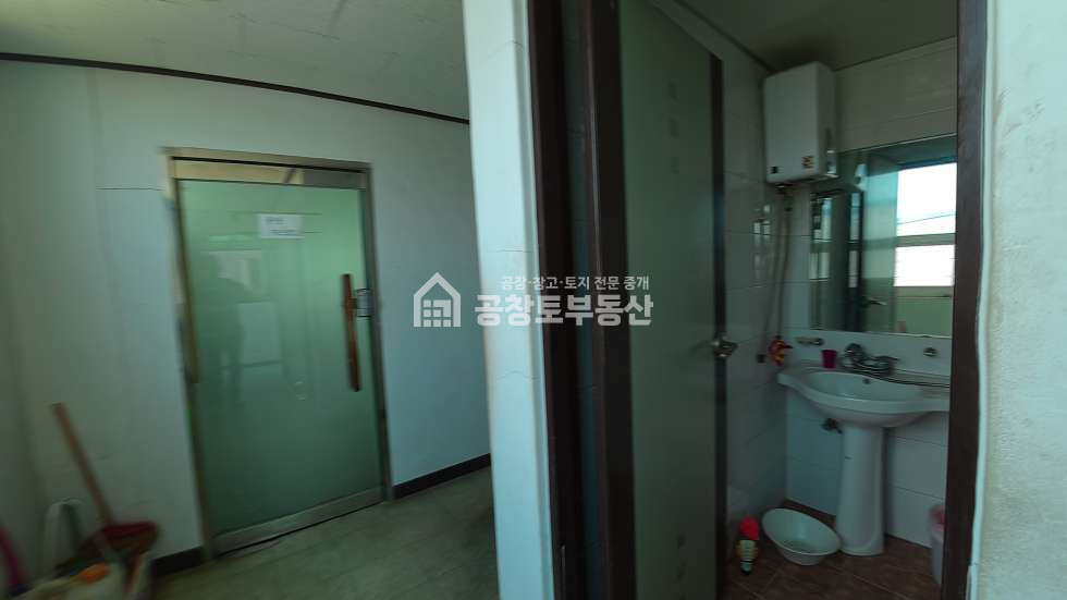 경기 화성만세구 마도면 송정리 공창토 매매. 3개동 구성 대지1,000급 건물 290급 매매 매물번호 10649 사진 17