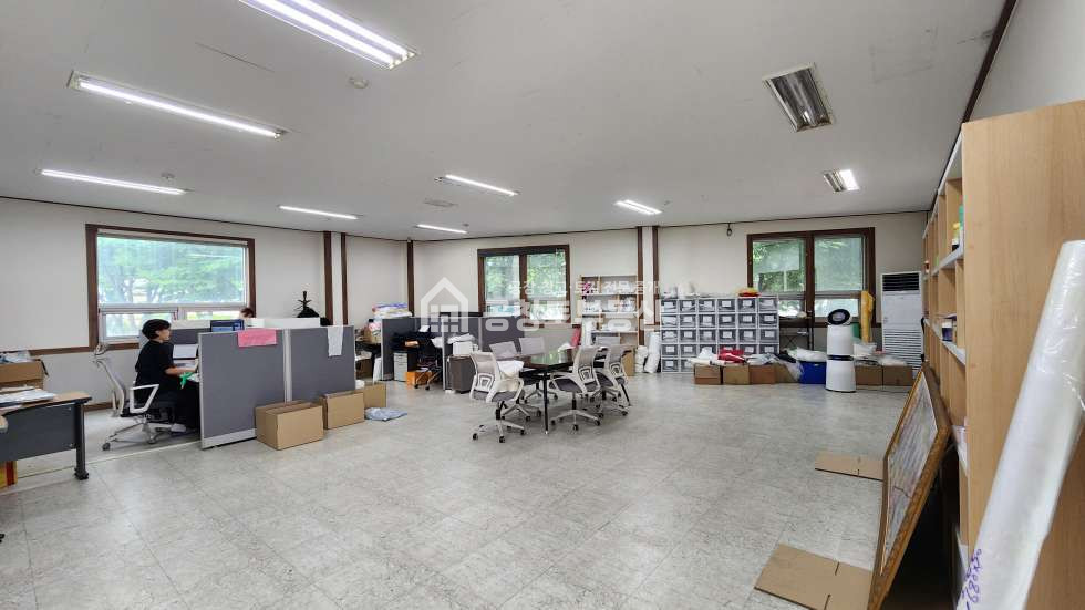 경기 화성만세구 향남읍 하길리 1동 공창토 임대. 공업지역 내 380펑 사무동. 단독마당. 2차선변 월세 매물번호 10522 사진 6
