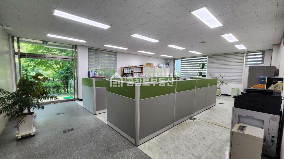경기 화성만세구 팔탄면 해창리 공창토만 가지고 있는 가격대. 비교하지마세요. 팔탄면 사옥형 공장. 대지 3,000평 • 사무동 • 기숙사 완비 매매 매물번호 10742 사진 6