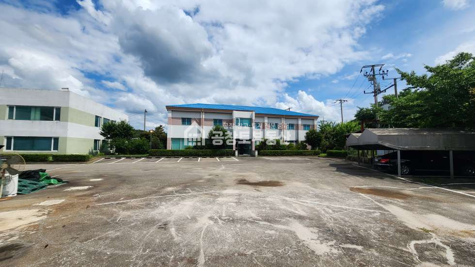 경기 화성만세구 팔탄면 해창리 공창토만 가지고 있는 가격대. 비교하지마세요. 팔탄면 사옥형 공장. 대지 3,000평 • 사무동 • 기숙사 완비 매매 매물번호 10742 사진 8