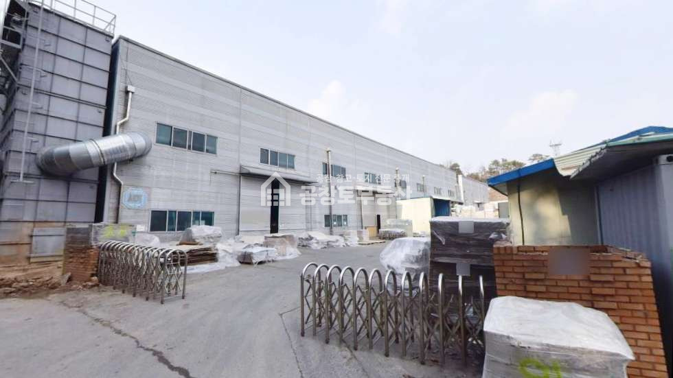 경기 이천시 마장면 회억리 가,나,다동 공창토 매매. 이천 대형 규모 공장. 대지 2,600평 • 건물 560평 매매 매물번호 10732 사진 1