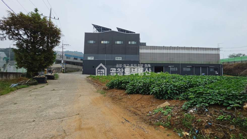 경기 화성만세구 팔탄면 율암리 1동 공창토 임대. 트레일러 들어가는 창고 180평 2차선 굿 월세 매물번호 11032 사진 1