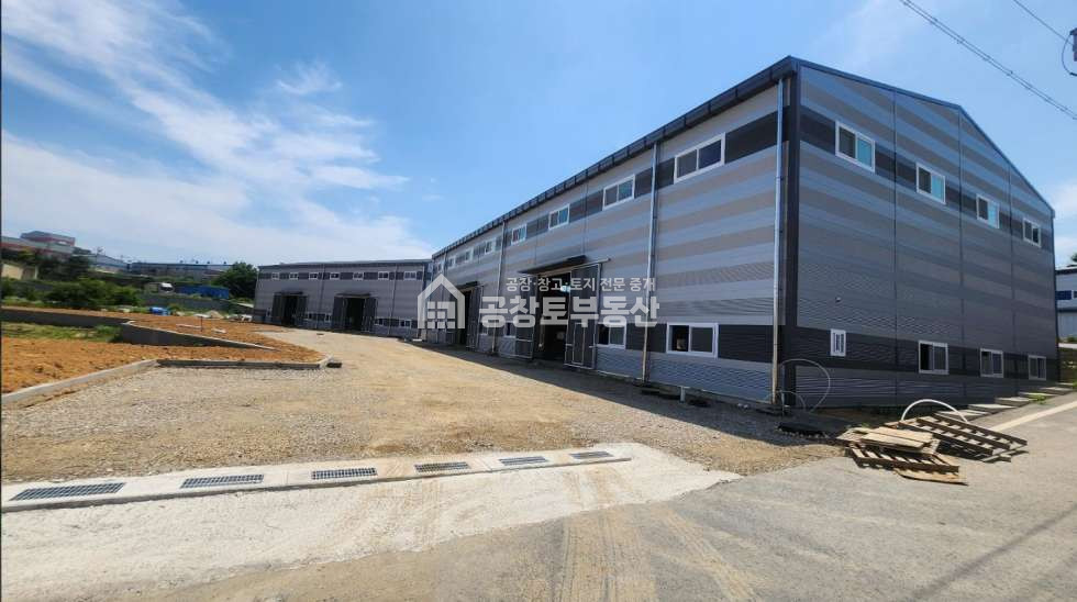 경기 화성만세구 팔탄면 서근리 공창토 임대. 건물 240평 • 160평 • 넓은진입로 월세 매물번호 10215 사진 1