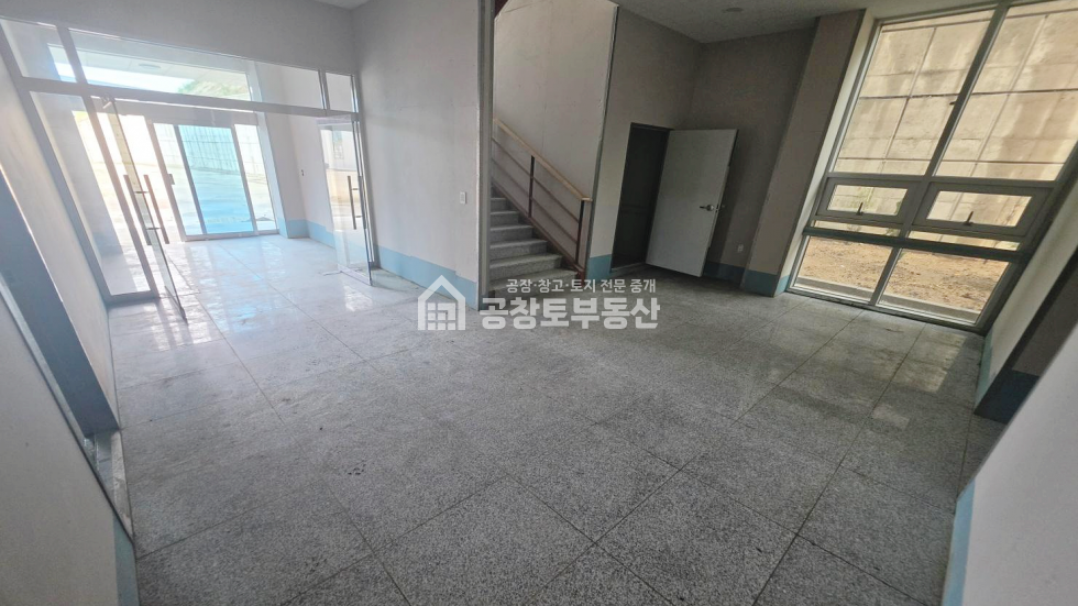 경기 화성효행구 정남면 문학리 3동 공창토 매매. 대지 1100급 건물 400급 단독마당 매매 매물번호 11082 사진 3