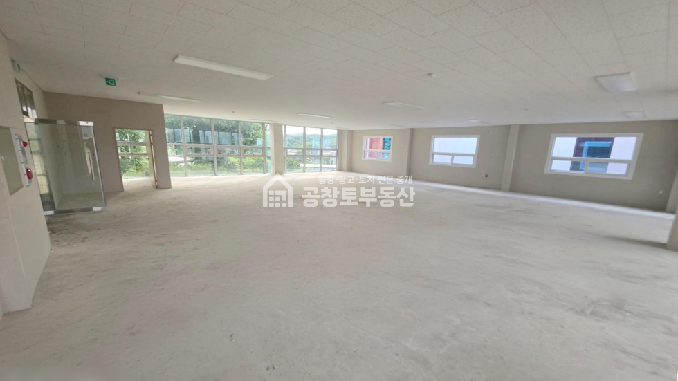경기 화성효행구 정남면 문학리 3동 공창토 매매. 대지 1100급 건물 400급 단독마당 매매 매물번호 11082 사진 5
