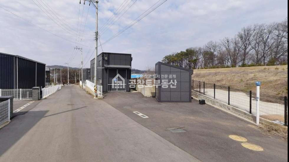 경기 화성만세구 양감면 사창리 1,2,3동 공창토매매. 부지200급 2개동 매매 매물번호 11190 사진 1
