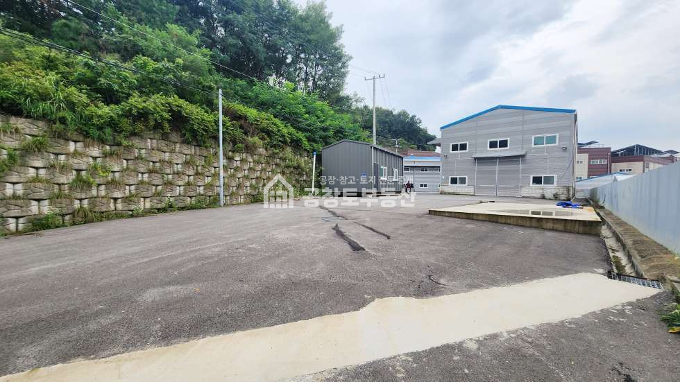 경기 화성만세구 향남읍 수직리 1,2동 공창토 매매. 부지1,300급 건물 260급 고전력 매매 매물번호 11069 사진 1
