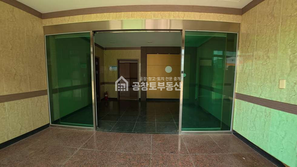 경기 화성만세구 마도면 청원리 1,2동 10톤 + 5톤 호이스트 · 100kW 전력 · 8m 도로 · 2개동 공장 매매 매물번호 10600 사진 10