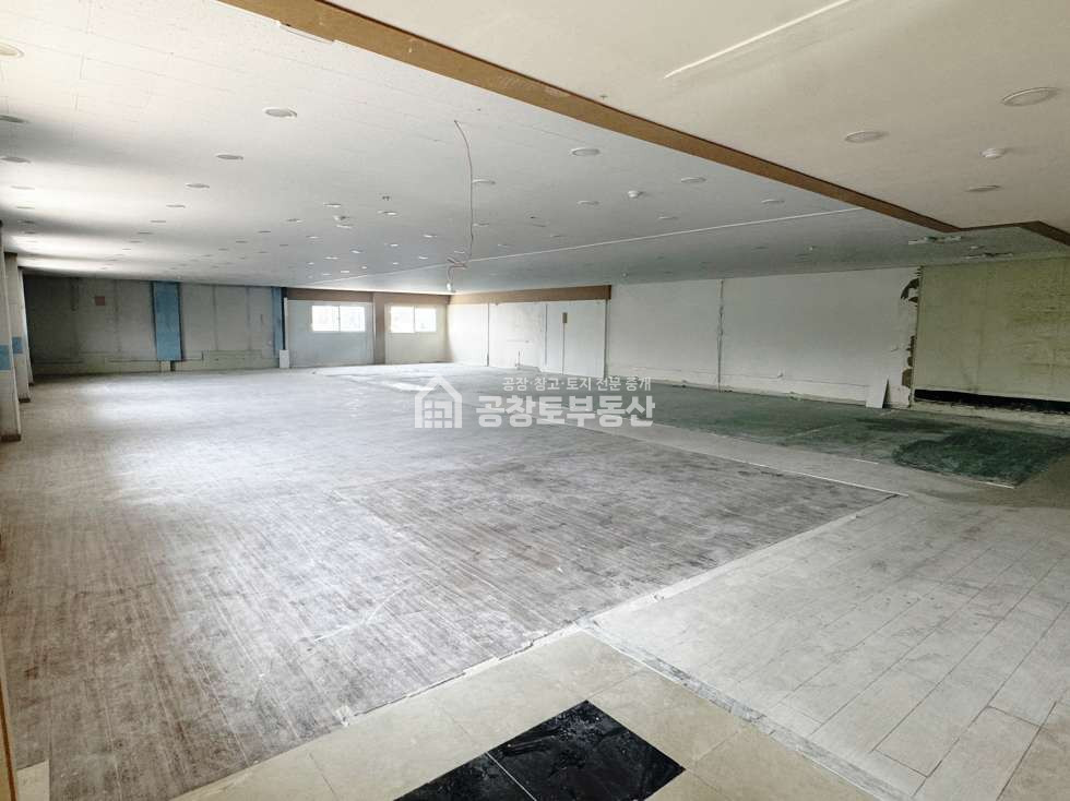 경기 수원권선구 고색동 공창토 임대. 건물 130평 • 도보4분 역세권 월세 매물번호 10671 사진 3